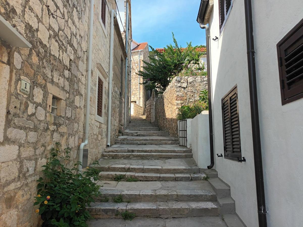 Jesliving Hvar - 2 Bedroom Elegant Apartment With Sea View In Historic Center Of Hvar Town Exterior photo