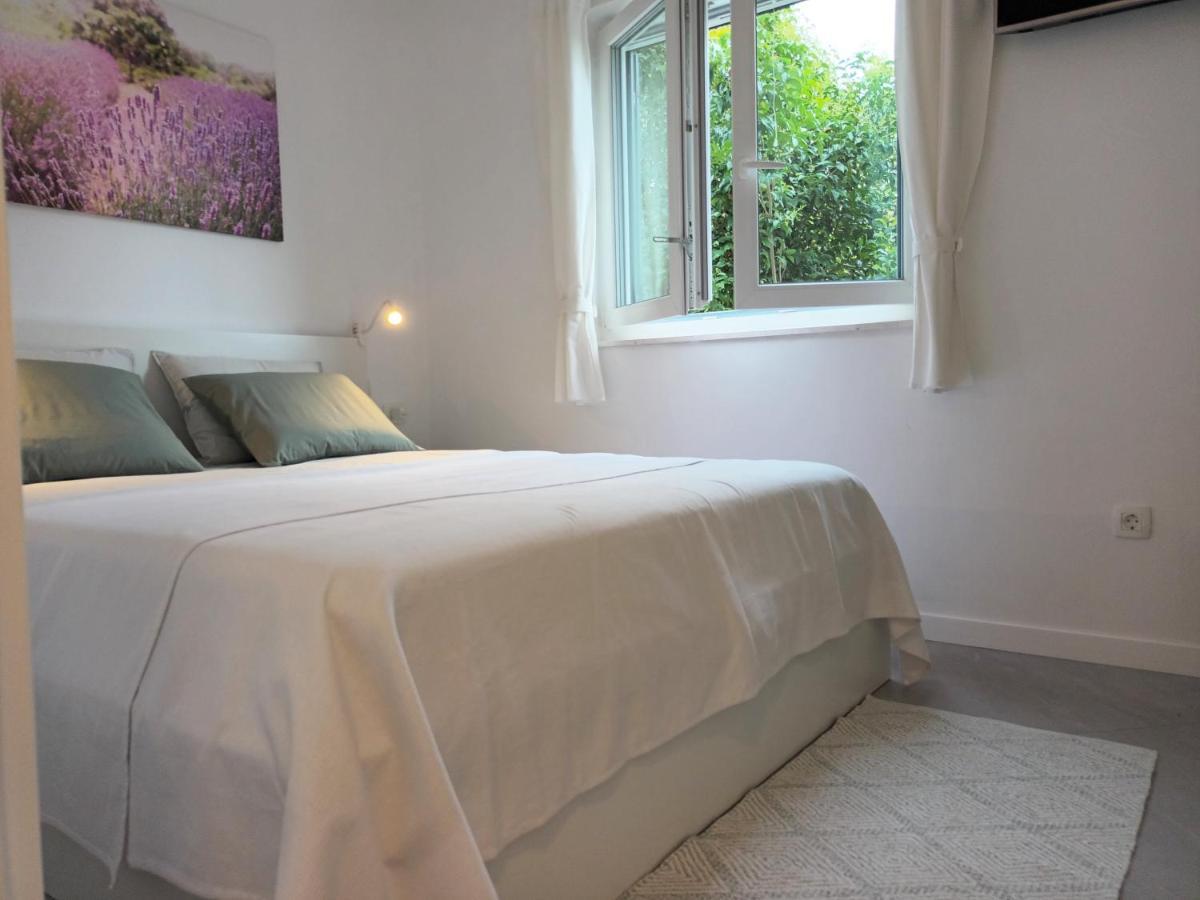 Jesliving Hvar - 2 Bedroom Elegant Apartment With Sea View In Historic Center Of Hvar Town Exterior photo
